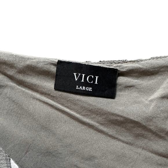 Vici One Shoulder One Shoulder Flutter Sleeve Blouse Size L - Picture 6 of 7